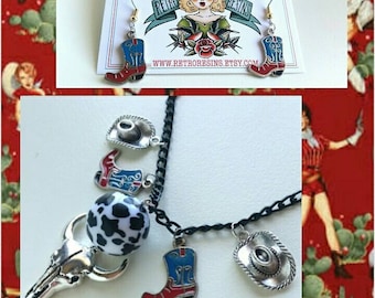 These Boots charm jewelry set // Vintage western novelty necklace & earrings // Cowgirl style!