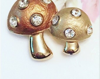 Cute 80's Mushroom Brooch, Vintage Gold Tone Brooch, Mushroom Brooch, Gift For Her.
