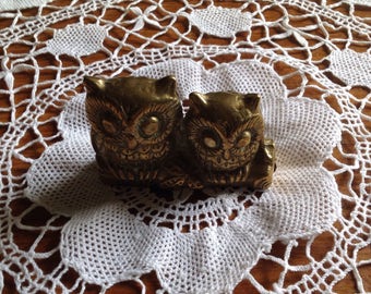 Vintage brass figurine of a pair of cute owls sitting on a branch