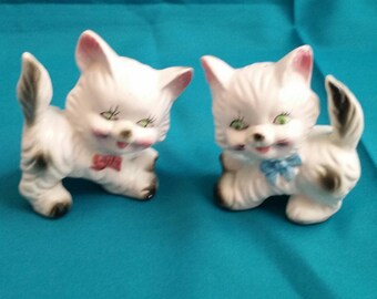 Artmark White & Grey Siamese Kitten Salt and Pepper Shakers/Kitten Salt and Pepper Shaker Set/Vintage Salt and Pepper Shaker Set