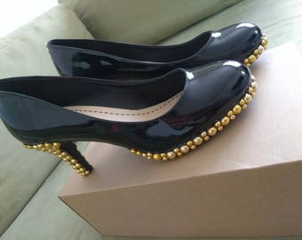 black and gold dress heels