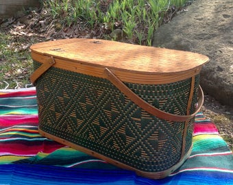 SALE-FREE SHIPPING-Vintage Retro Hawkeye Green Woven Picnic Basket-Eclectic-Farmhouse-Bohemian-French Country-Storage-Hipster-Hamper