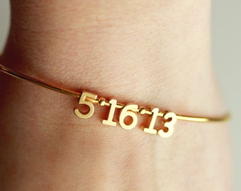 Date Bangle Bracelet - Date Bracelet, Number Bracelet, Anniversary Gift, Personalized Wedding Gift, Bridal Gift, Anniversary Bracelet