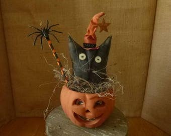 PRIMITIVE HALLOWEEN WITCH Cat in a pottery Pumpkin