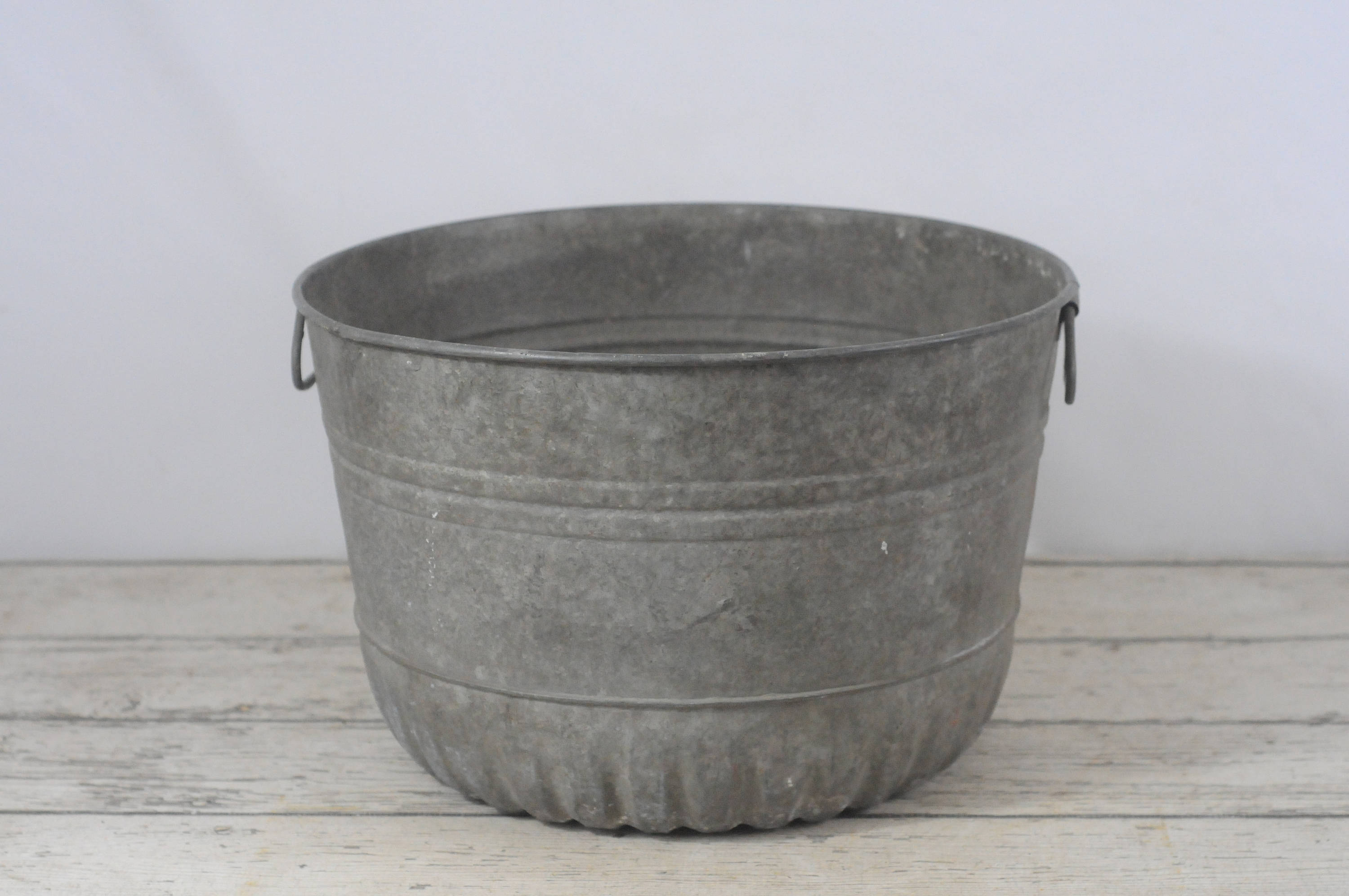 Vintage Wash Tub Galvanized Steel Metal Farm Full Bushel