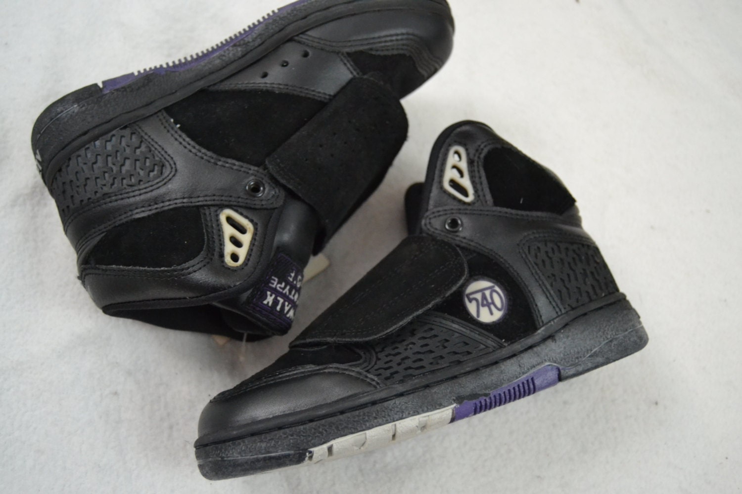 vintage airwalk sneakers