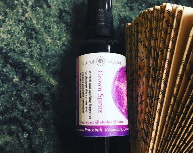 Crown Chakra Spritz (Sahasrara Chakra) herbaceaus, woody with a floral twist.