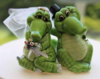 Gator Bride and Groom Cake Topper/ Wedding Topper / Gator Wedding Cake top