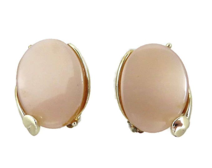 Beige Oval Thermoset Earrings, Vintage Estate Gold Tone Clip-on Earrings Costume Jewelry
