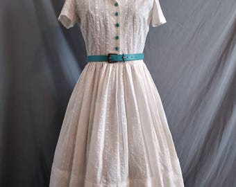 1950s Embroidered White Cotton Belted Day Dress Full Gathered Skirt 34 Bust