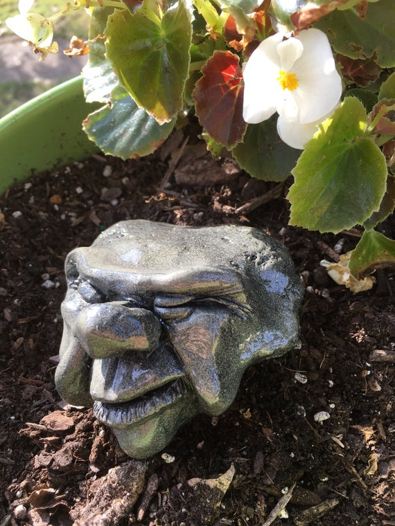 Rock face garden sculpture