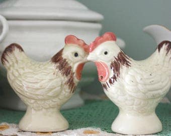 Vintage kitsch 50s chicken salt & pepper shakers