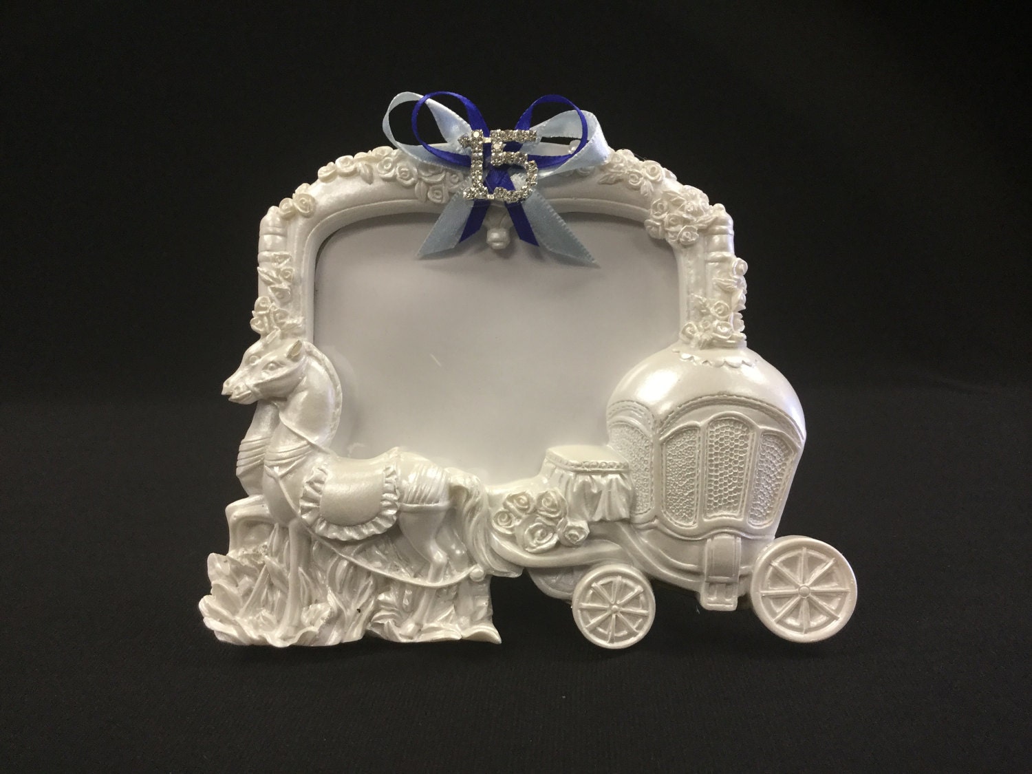 Decorated Cinderella Carriage Picture Frame Favors Table