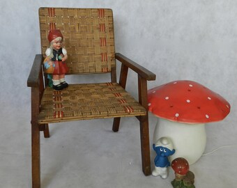 Petit fauteuil vintage et original bois et osier bandes naturelles et rouges