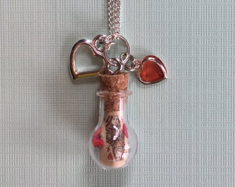 Queen of Hearts/Card/Heart/Valentine/Glass Terrarium Globe Necklace/Charm Necklace