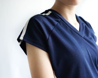 90s Navy Blue Activewear Jersey Tee / Vintage T-Shirt / Women's Activewear / 90s Fitted Sport Tee / Vintage Clothing / 90s Women's Clothing