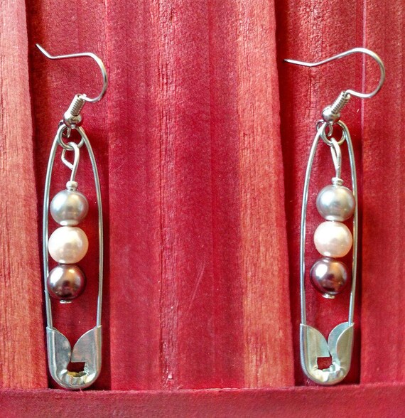 Items similar to Safety pin pearl earrings on Etsy