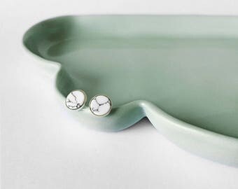 White marble studs earrings - 6mm white and grey glass silver studs - trendy earrings - white marble - silver 925 - marble earrings