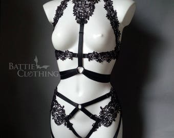 Evil Queen harness lingerie set - black lace bra cage collar harness + ouvert panties knickers with garter straps goth victorian body cage