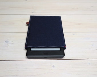 ON SALE - kindle Paperwhite case / kobo glo case ereader felt sleeve in dark navy blue merino wool
