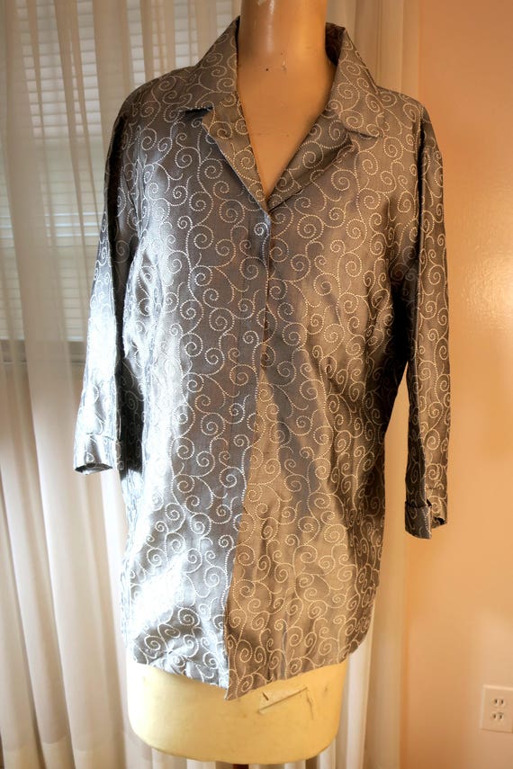 Chico's Silver Silk & Rayon Shirt w White embroidered