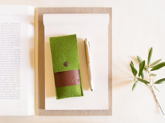 Felt and leather PEN HOLDER / sunglasses case / pencil case / green and brown / wool felt / wool felt pencil case / felt case