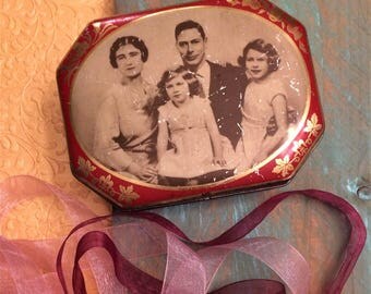 Early 1930s British Royal Family Antique Tin Box, King George VI, Queen Elizabeth, Rileys Toffee Tin, Vintage Tin Box, Romantic Décor