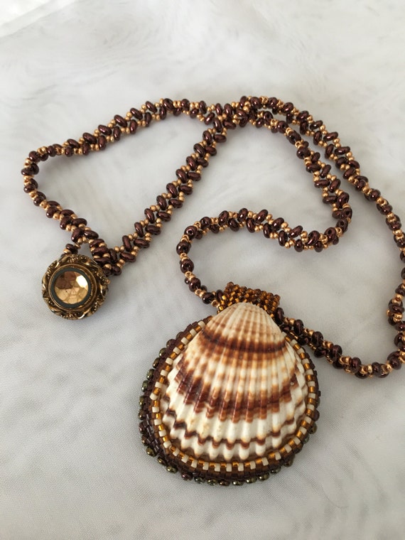 Seashell necklace. Nautical necklace. Natural Sea shell. Seed