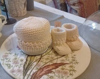 Knitting Newborn Hat and Lullaby Booties. (cotton)
