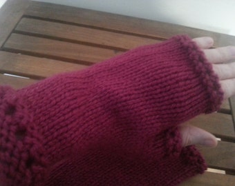 Eyelet fingerless mitts