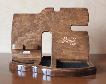 Personalized men docking station,Gift for Man,Christmas gift for men,Dark desk organizer,Christmas boyfriend gift,Iphone 7,Gift for husband