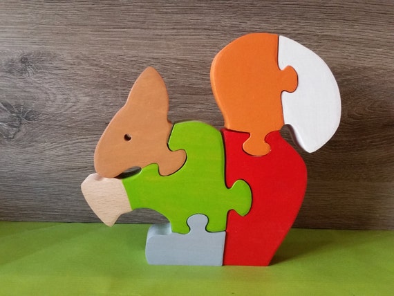 squirrel play wooden building blocks