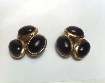 Golden earrings with agate black