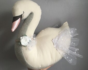 Peluche décorative cygne argentée et crème/ silver and cream decorative swan doll