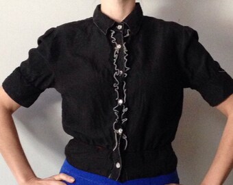 Betty blouse black with grey ruffles