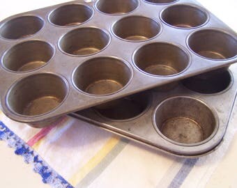 Very Vintage Muffin Tins, Cupcake Tins, 12 Count Size, Bakeware, Pans, Ekco Aluminum, Older Steel, Photo Prop, Farmhouse Kitchen