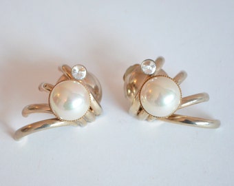 Vintage 1980s STATEMENT pearl clipons