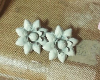 Vintage Curtain Tacks or Tie Back Pins Ivory Metal Flowers Pair 40's 50's Mid Century Home Decor Shabby Chic Hollywood