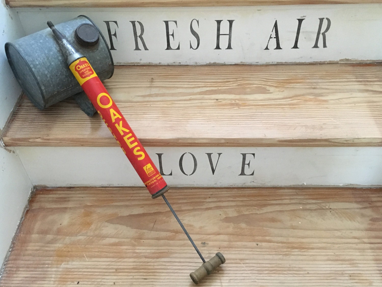 Vintage farm garden plant insect sprayer duster from