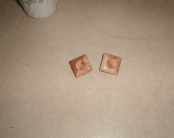 vintage clip on earrings wood grain lucite