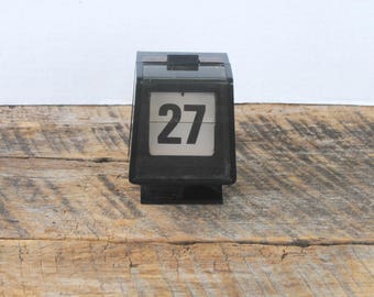 Vintage Park Sherman Perpetual Day Flip Calendar Desktop