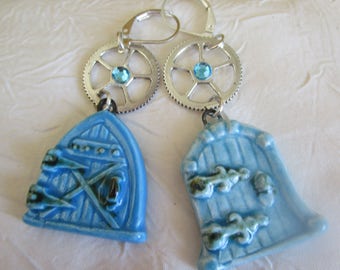 Ravissantes boucles d'oreilles en céramique et métal argenté "Ravissantes portes elfiques"
