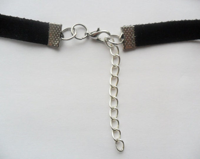 Velvet choker necklace with silver tone cat pendant.