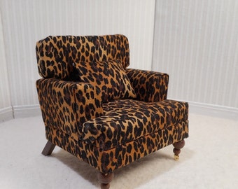 Miniature Accent Chair in 1:12 scale