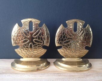SALE / vintage brass sand dollar bookends