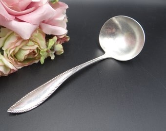 1895 Vesta Gravy Ladle by 1847 Rogers Bros - Silver Plate Vesta Gravy Ladle - Rogers Vesta Silverplate Gravy Ladle