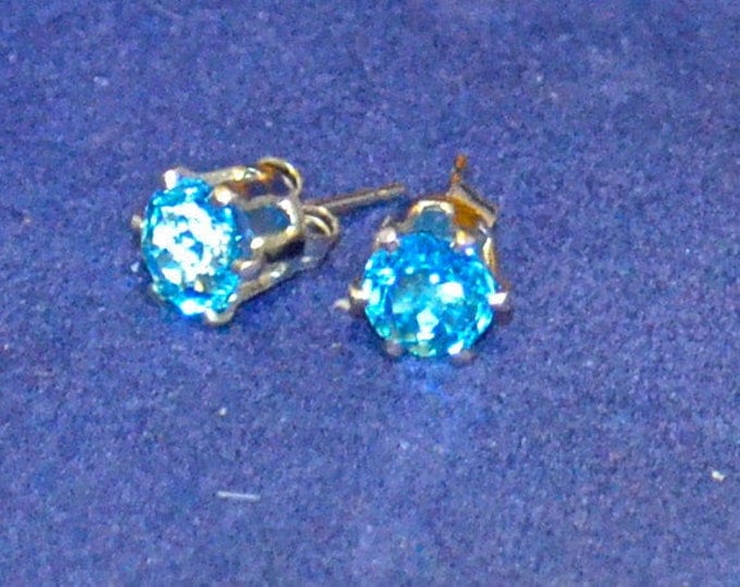 Swiss Blue Topaz Studs. 6mm Round, Natural. Set in Sterling Silver E1012