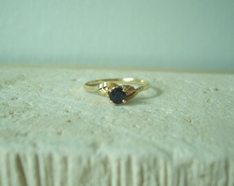 Dainty Vintage Natural Sapphire Black Hills Gold Ring with Leaves