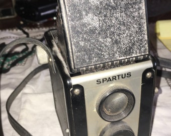 Vintage SPARTUS Full Vue Camera Chicago, Ill.