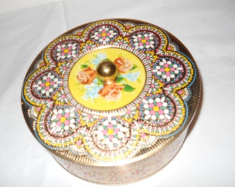 Beautiful gift tin container - made in England. Designed by Daher of Long Island NY.